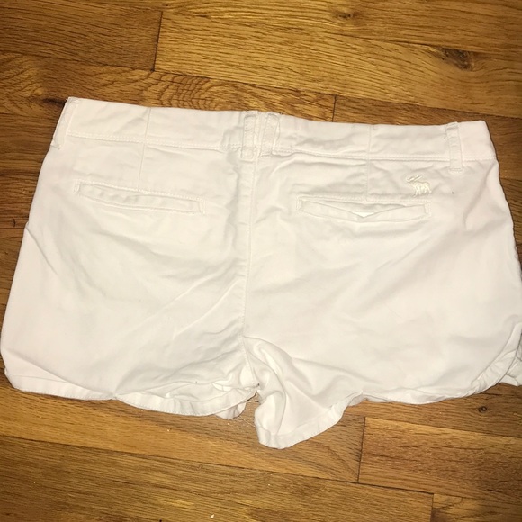 A&F white cuffed shorts - Picture 3 of 3